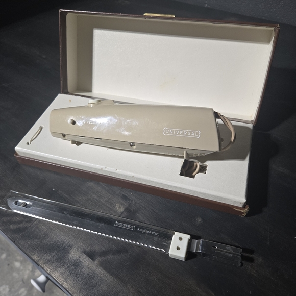 General Electric Model UK-1 Universal Electric Slicing Knife with Original Case - Picture 4 of 8